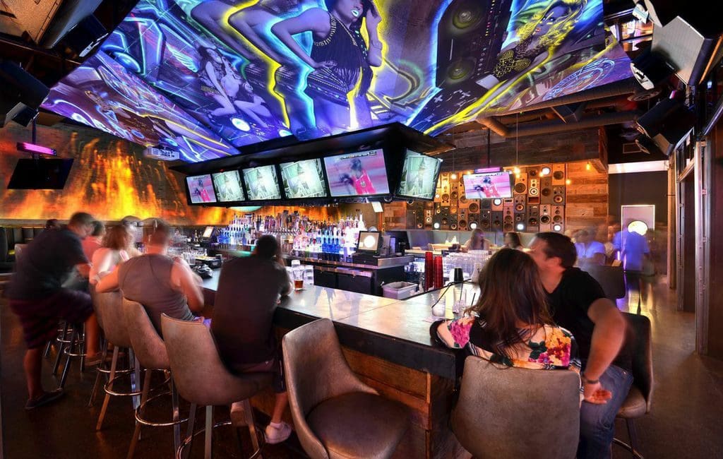 Sports Fans and Nighttime Revelers Enjoy AV Upgrades at Hi-Fi Kitchen and Cocktails