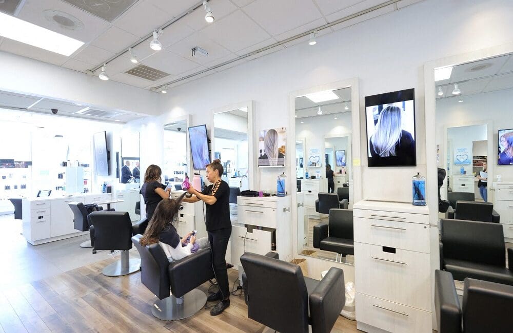 Samsung Display Technology Transforms Salon into an All-Digital Destination of the Future