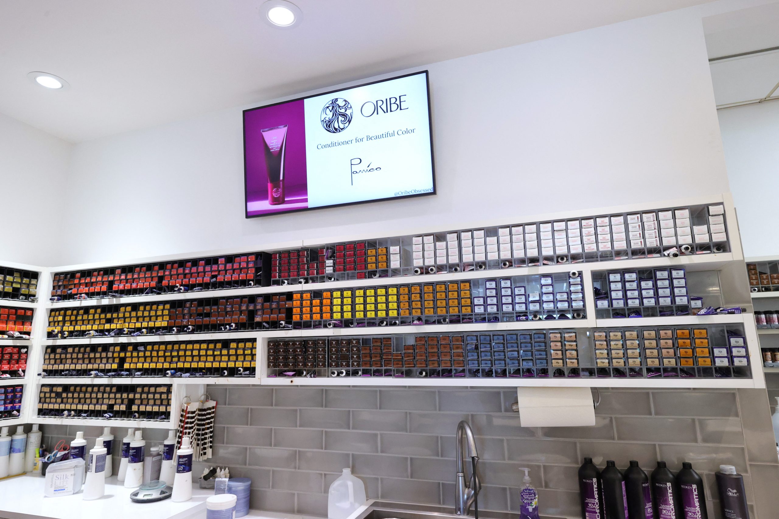Samsung Display Technology Transforms Salon into an All-Digital Destination of the Future, slide 3