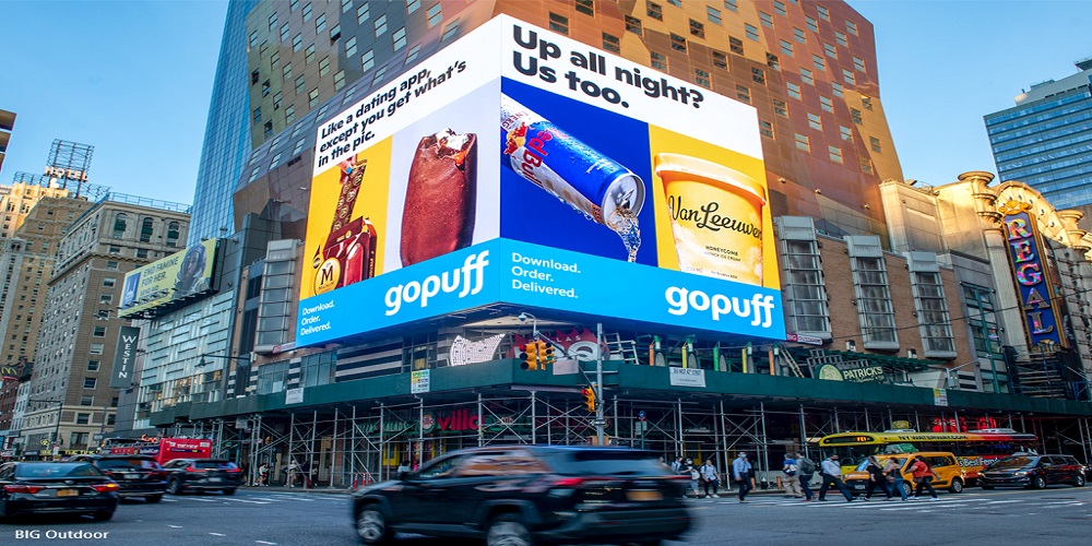 View of the SNA Displays LED screen in midtown Manhattan.