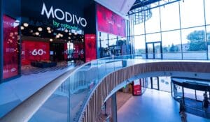 Entrance doors of store with "Modivo" written in all caps at the top