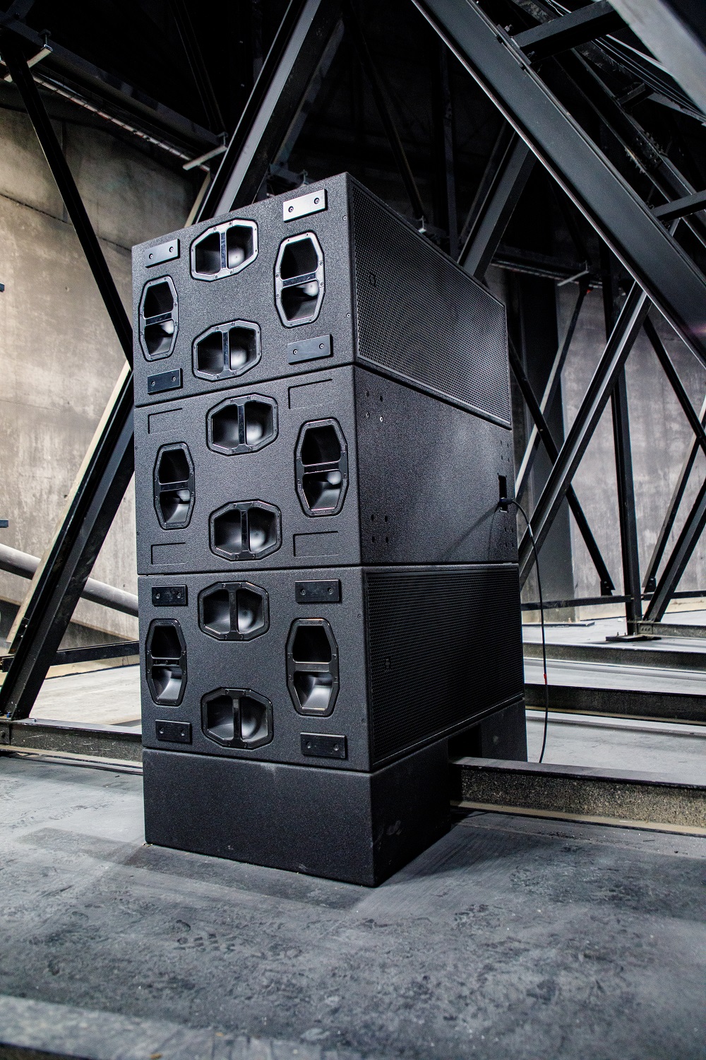 EM Acoustics’ R10 System Enhances LEGOLAND Windsor Resort’s Audio Experience, slide 7