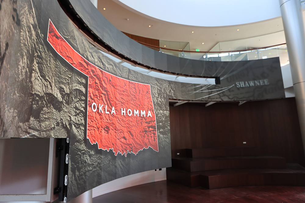Ford AV, Peerless-AV Collaborate on 4,200 lbs Curved dvLED Video Wall System, slide 5