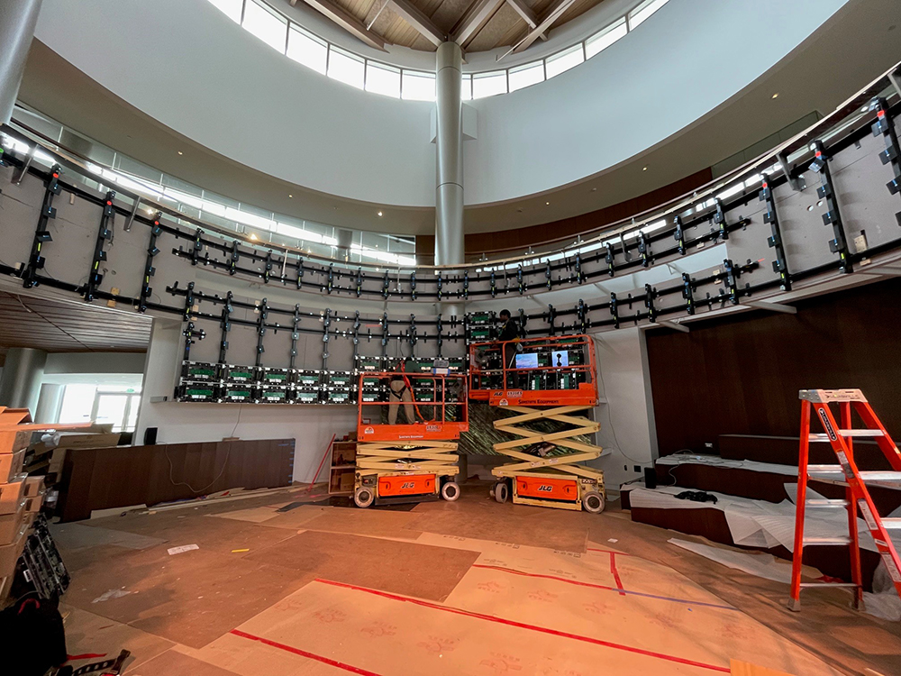 Ford AV, Peerless-AV Collaborate on 4,200 lbs Curved dvLED Video Wall System, slide 1