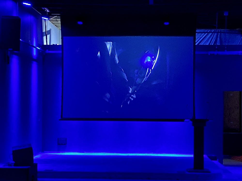 SI ALR Projector Screen Enhances Live Streaming Experience at Event Facility, slide 2