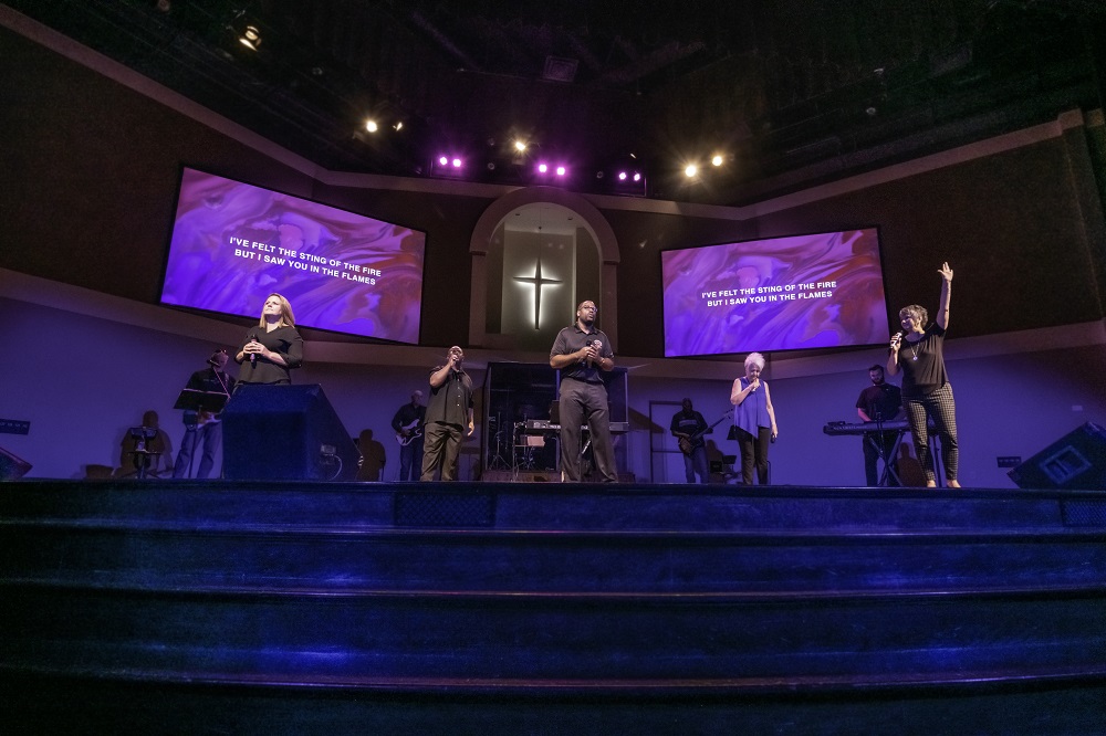 Digital Projection Shines at Lighthouse World Outreach Center, slide 1