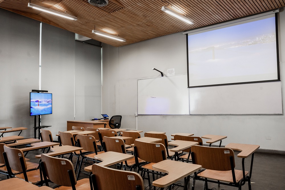 University of Chile Accelerates Hybrid Learning with Bose Videobar VB1, slide 2