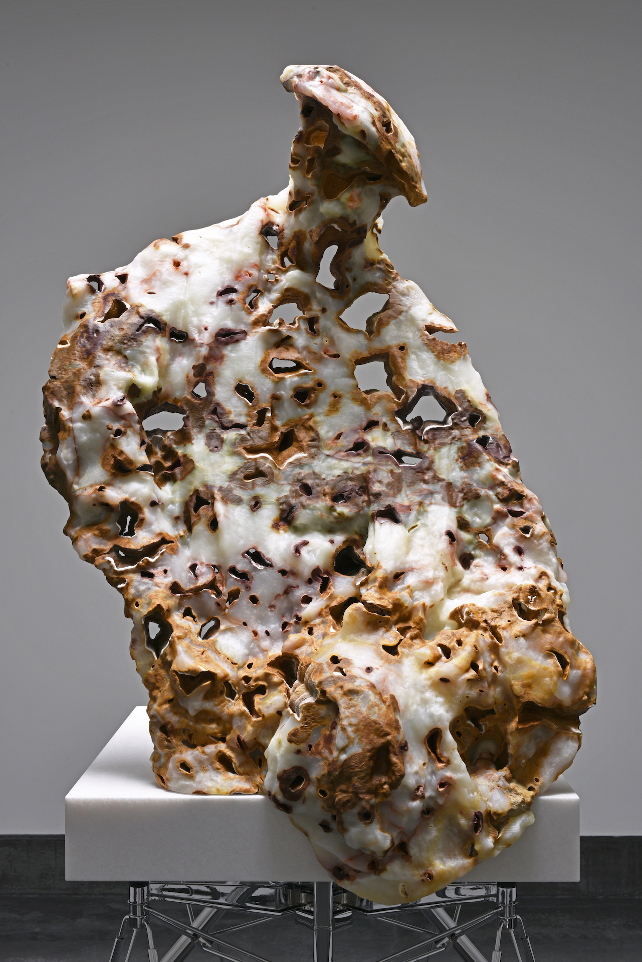 Renowned Sculptor Barry X Ball Showcases Artwork with LG Digital Display, slide 5