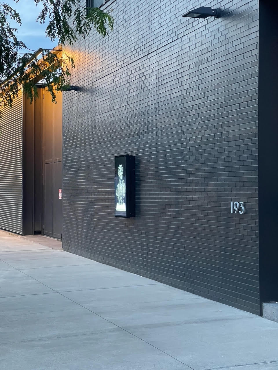 Renowned Sculptor Barry X Ball Showcases Artwork with LG Digital Display, slide 4
