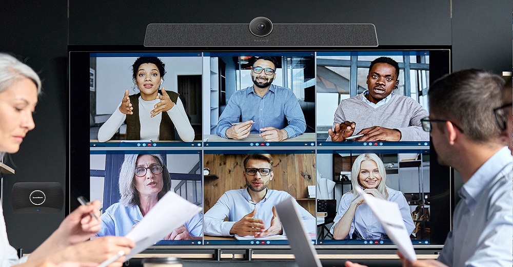 Employees using MAXHUB devices for collaboration with remote employees on the screen.