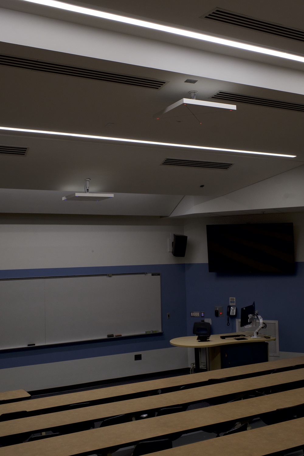 University of Québec in Montréal Shifts Campus to AV-over-IP, slide 2
