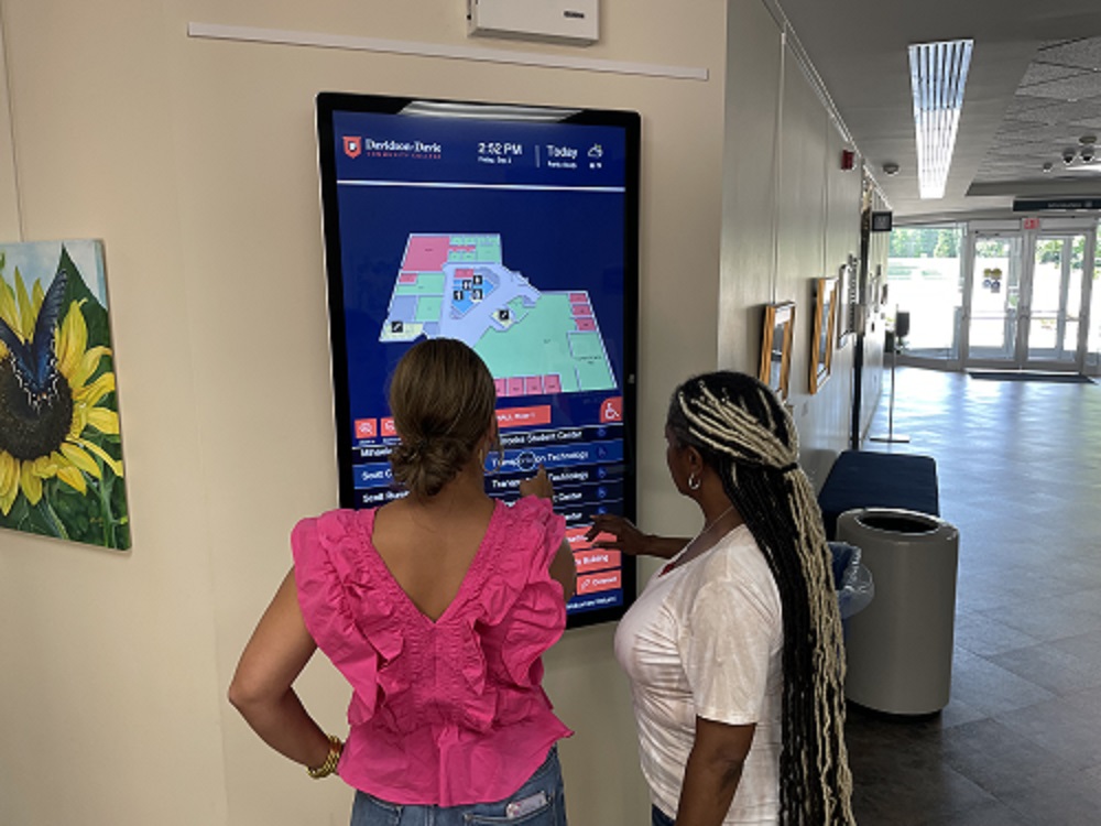Davidson-Davie Community College Rolls Out Unified 3D Wayfinding & Digital Signage, slide 1