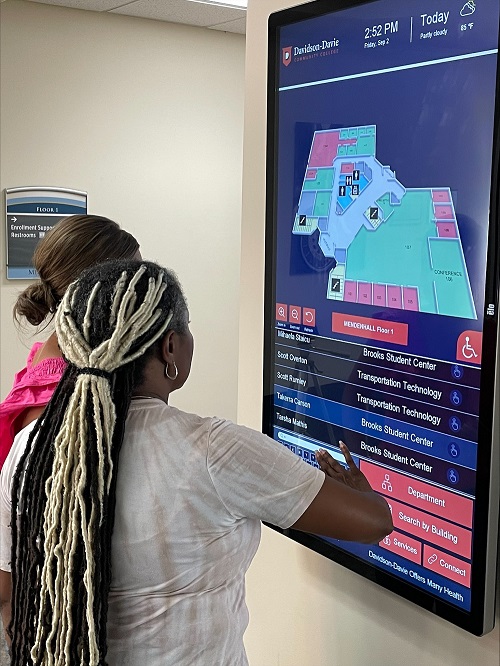 Davidson-Davie Community College Rolls Out Unified 3D Wayfinding & Digital Signage, slide 3