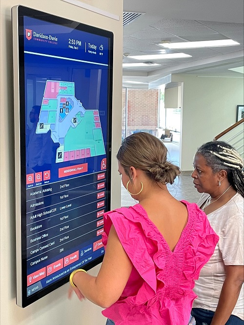 Davidson-Davie Community College Rolls Out Unified 3D Wayfinding & Digital Signage, slide 4