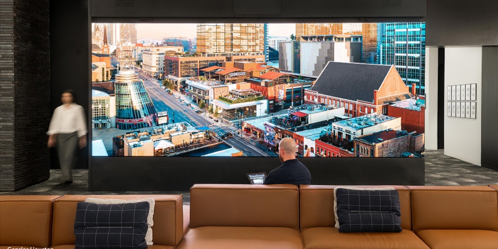 SNA Displays' videowall at Gensler office.