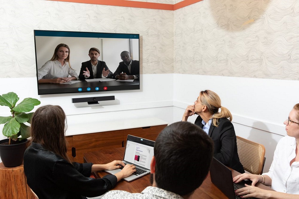 People in a hybrid meeting with Boom Aura intelligent video bar