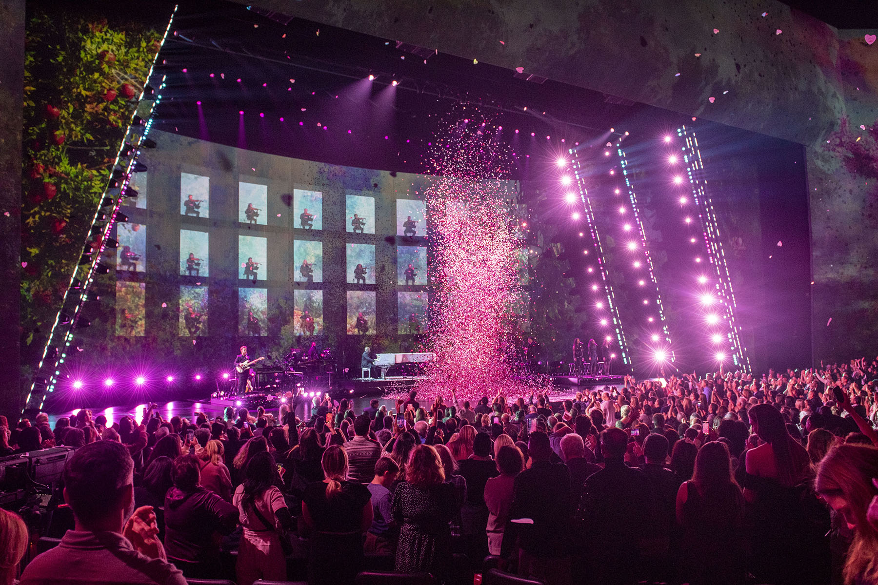 L-Acoustics L-ISA Mesmerizes at Weekends With Adele, slide 1