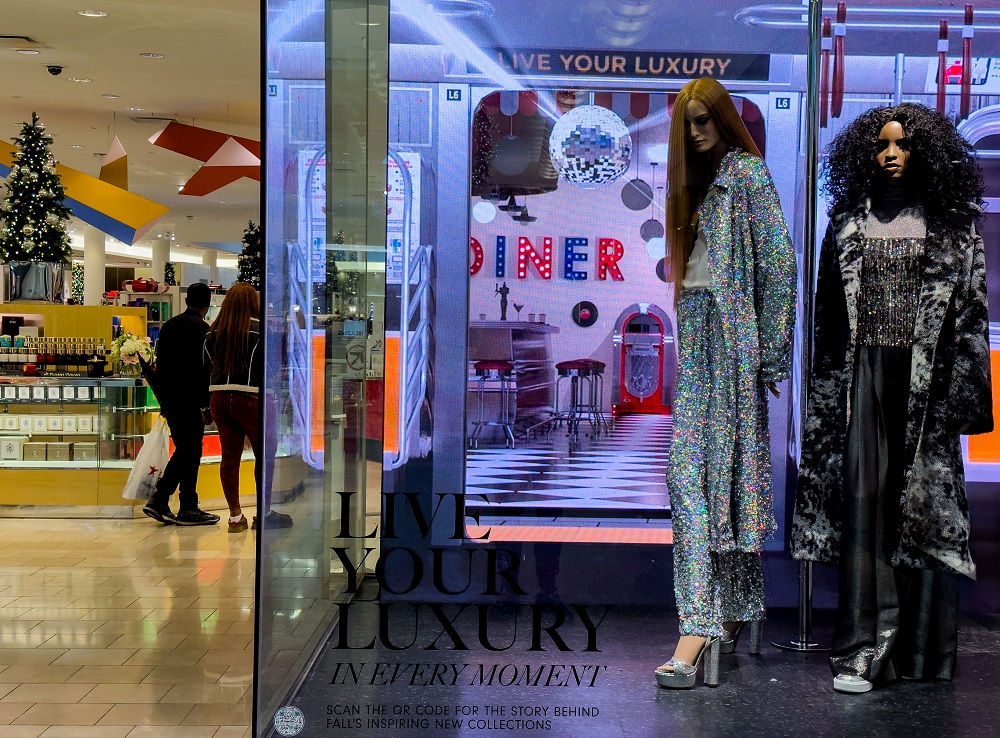 Turning Retail Stores into Experience Centers, slide 5