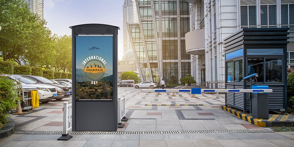 Peerless-AV smart city kiosk placed in front of a bus stand.