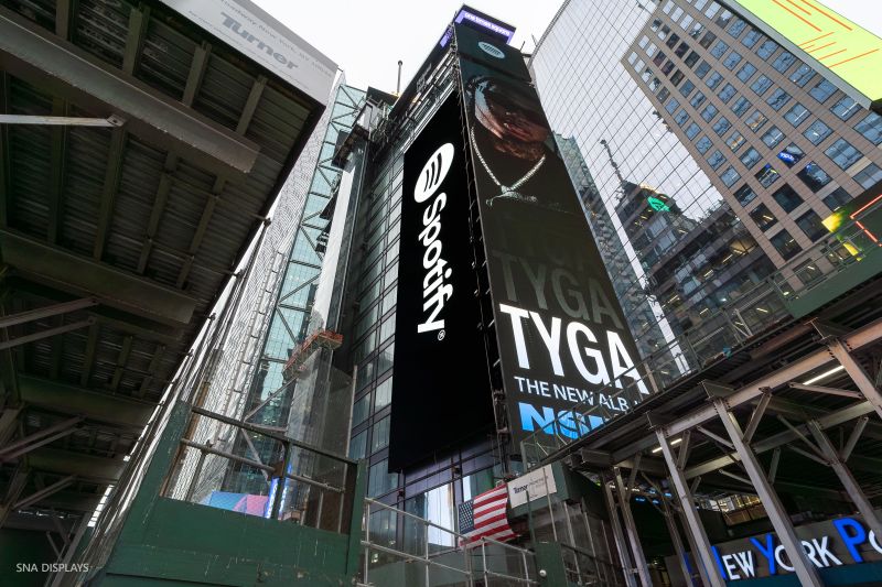 SNA Displays One Time Square Installation 2
