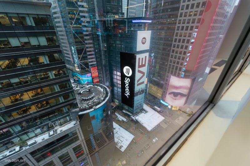 Jamestown Taps SNA Displays to Modernize One Times Square, slide 5