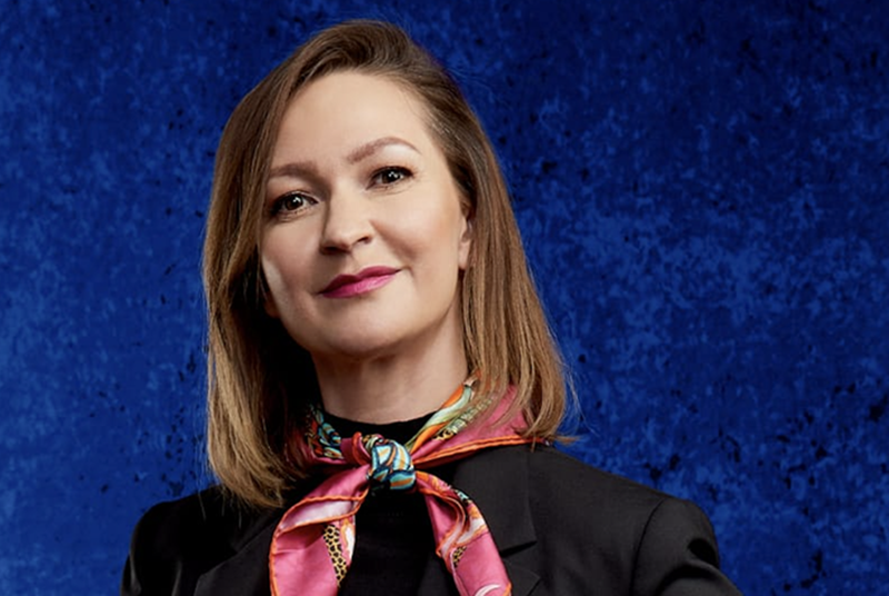 Anneke Hart headshot