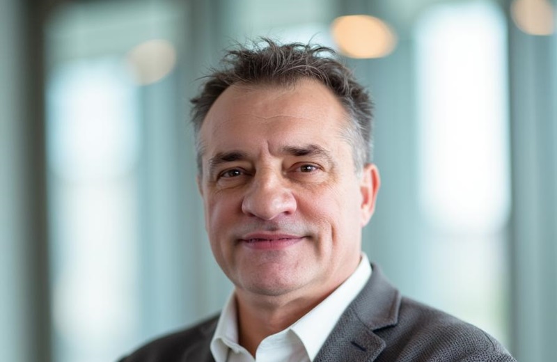 Yiannis Cabolis headshot