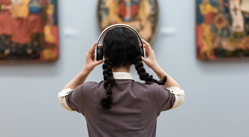 Person wearing headphones for a guided tour