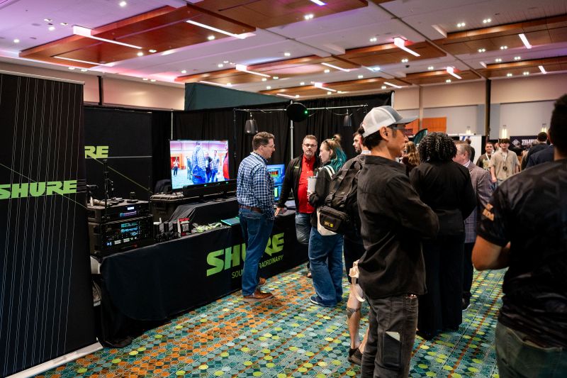 Resonate_Photo6_ExhibitFloor_800px